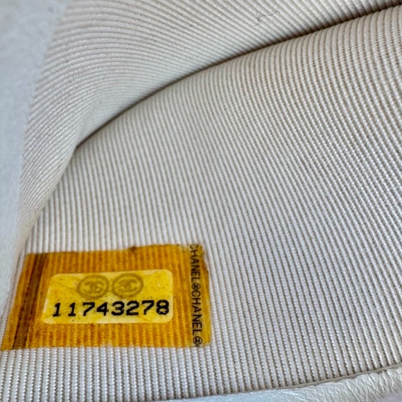 Chanel Diamond Stitch Quilted Wallet White Silver with Holo, Card and Box - EUC - Picture 3 of 14